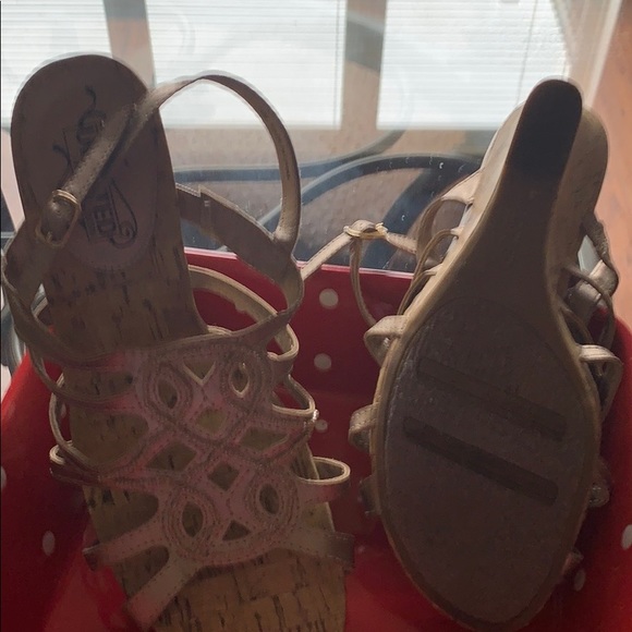 A Unlisted product production by Kenneth Cole👠 - Picture 3 of 4